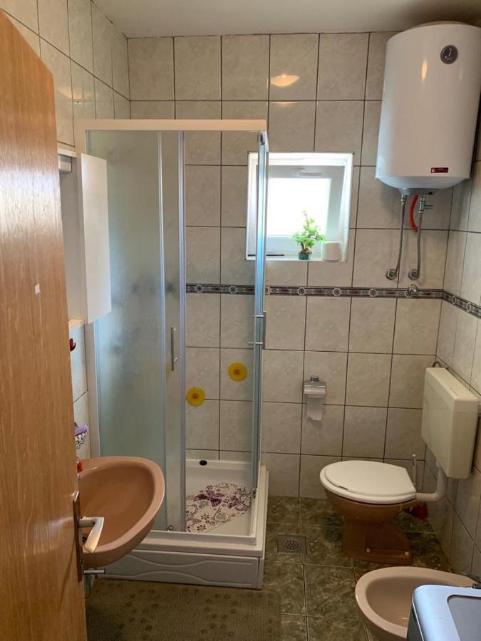 Apartment Ana 로고즈니차 외부 사진